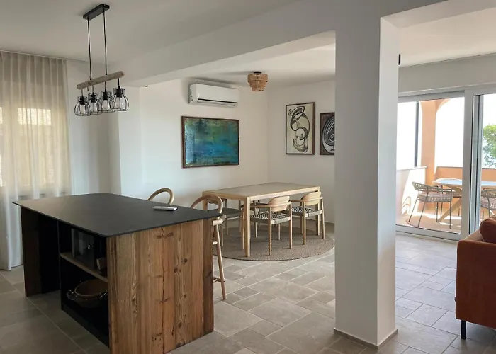 Sea Sage Apartment