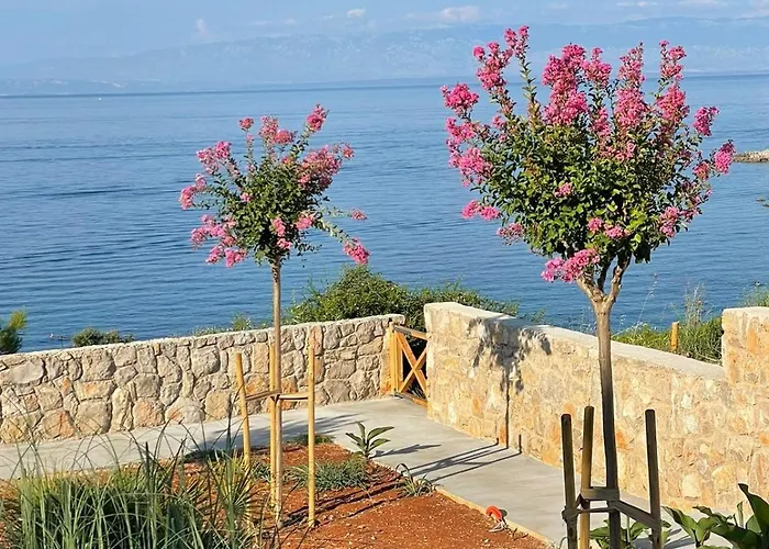 Sea Sage Apartment